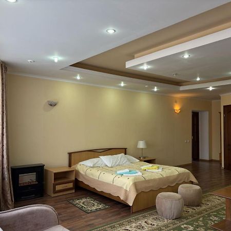 Hotel Tri Korony Cholpon-Ata Esterno foto