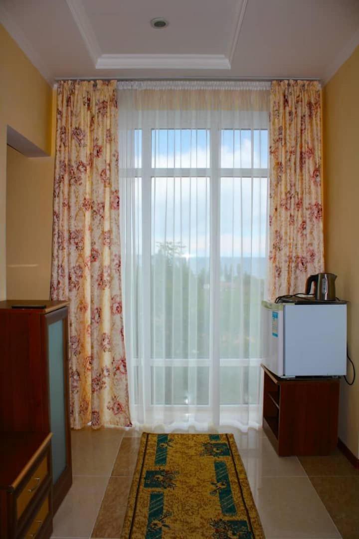 Hotel Tri Korony Cholpon-Ata Esterno foto