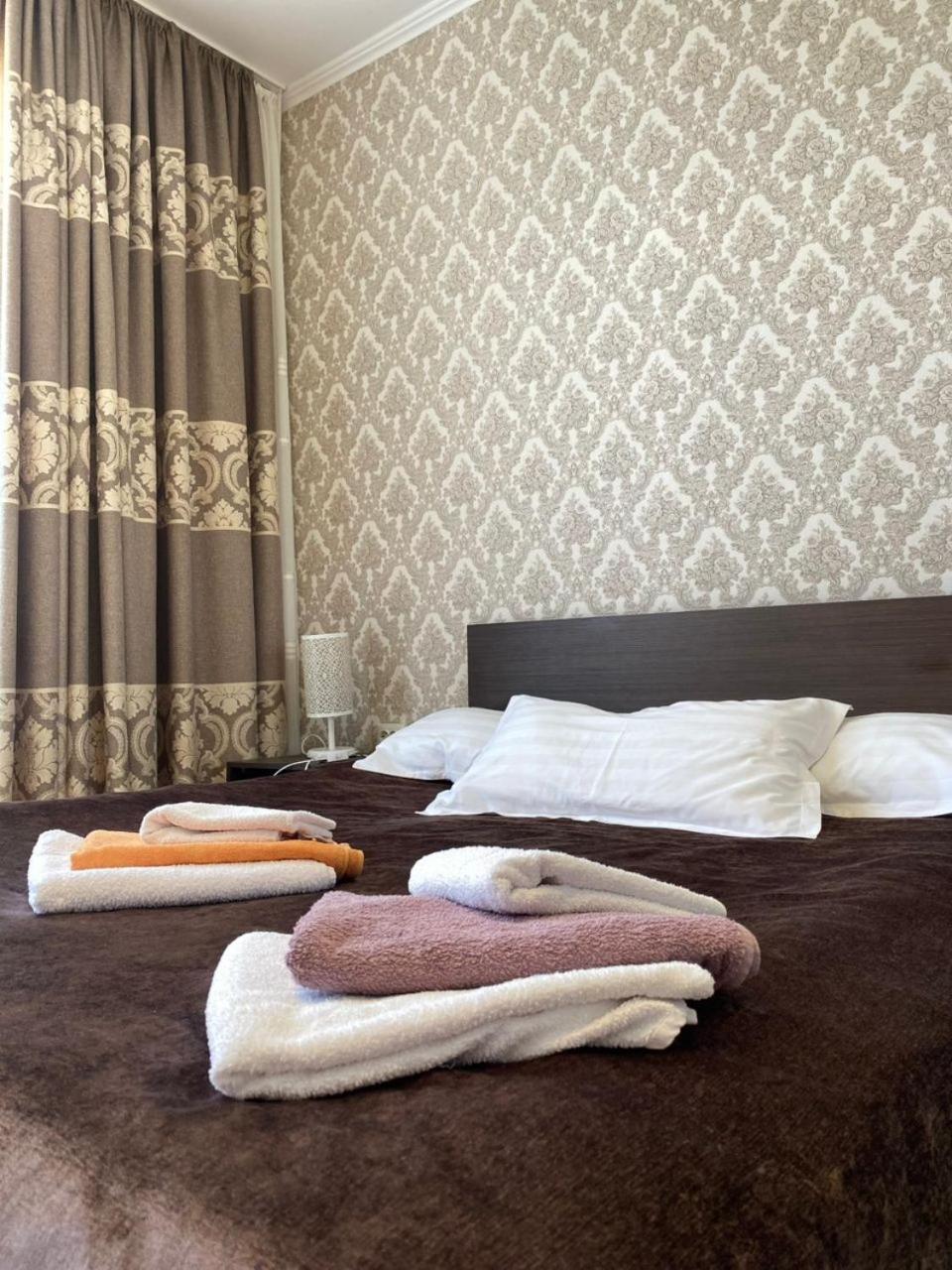 Hotel Tri Korony Cholpon-Ata Esterno foto