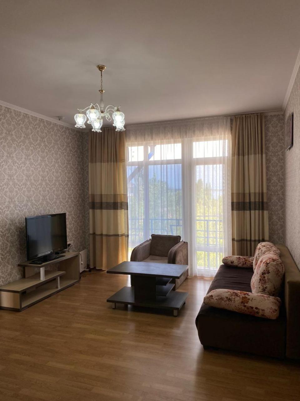 Hotel Tri Korony Cholpon-Ata Esterno foto