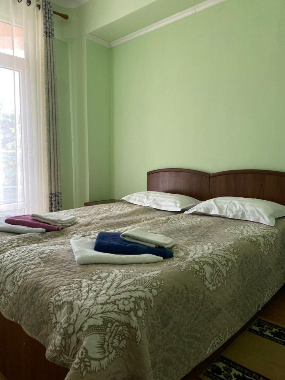 Hotel Tri Korony Cholpon-Ata Esterno foto
