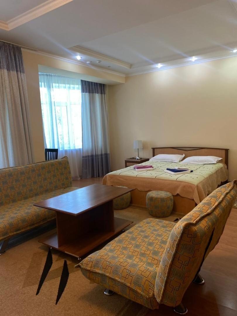 Hotel Tri Korony Cholpon-Ata Esterno foto