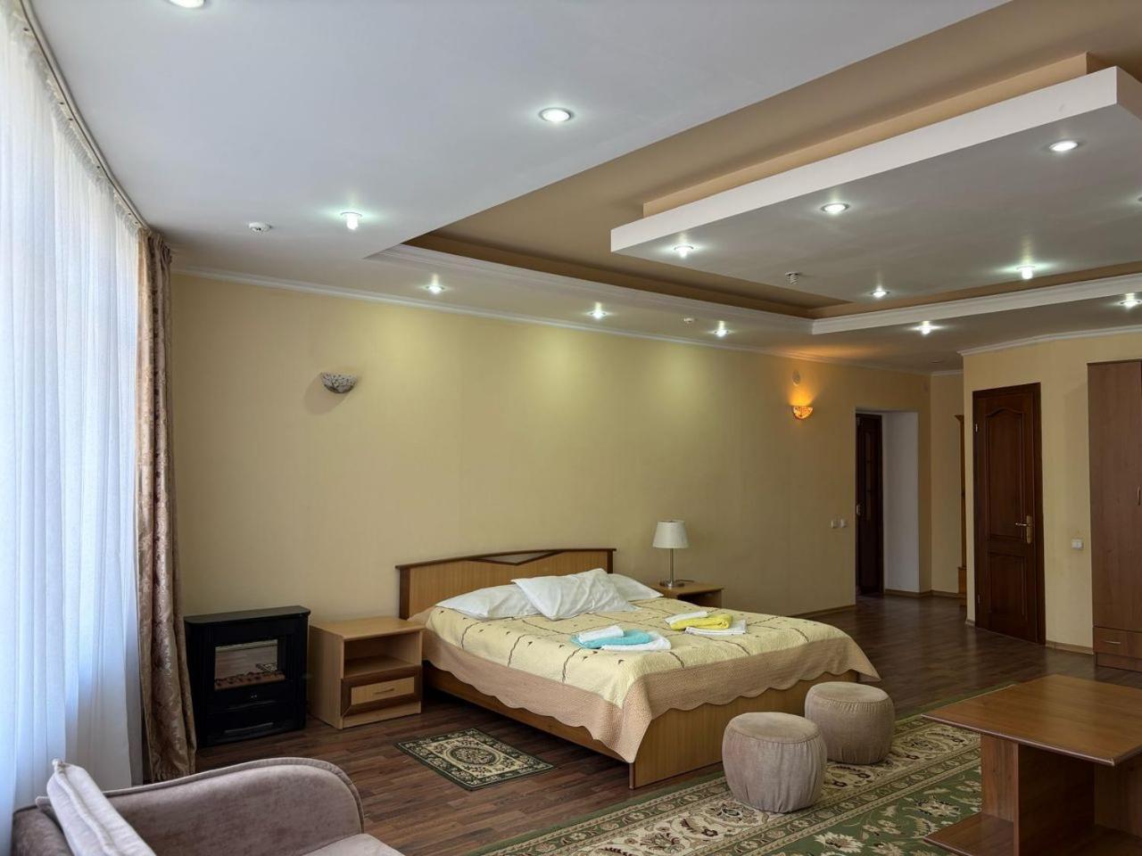 Hotel Tri Korony Cholpon-Ata Esterno foto