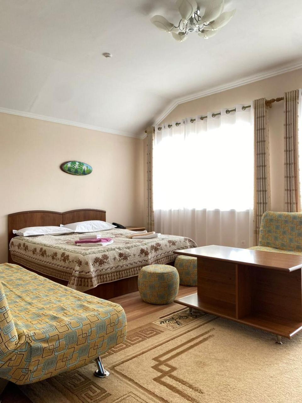 Hotel Tri Korony Cholpon-Ata Esterno foto