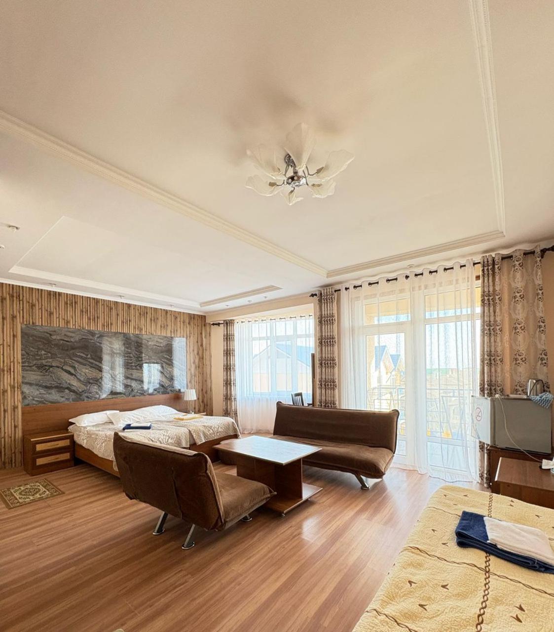 Hotel Tri Korony Cholpon-Ata Esterno foto