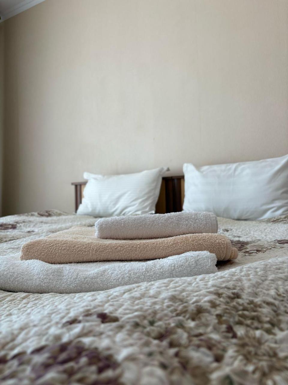 Hotel Tri Korony Cholpon-Ata Esterno foto