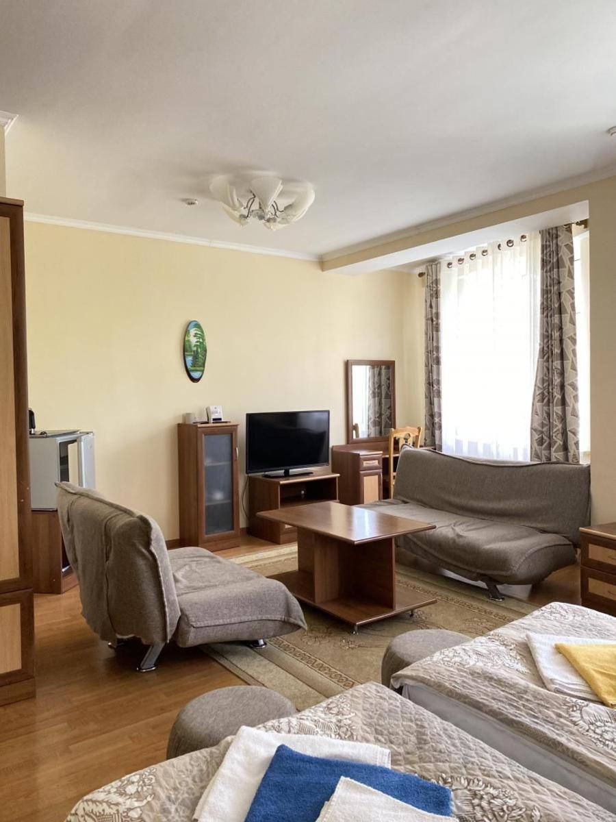 Hotel Tri Korony Cholpon-Ata Esterno foto