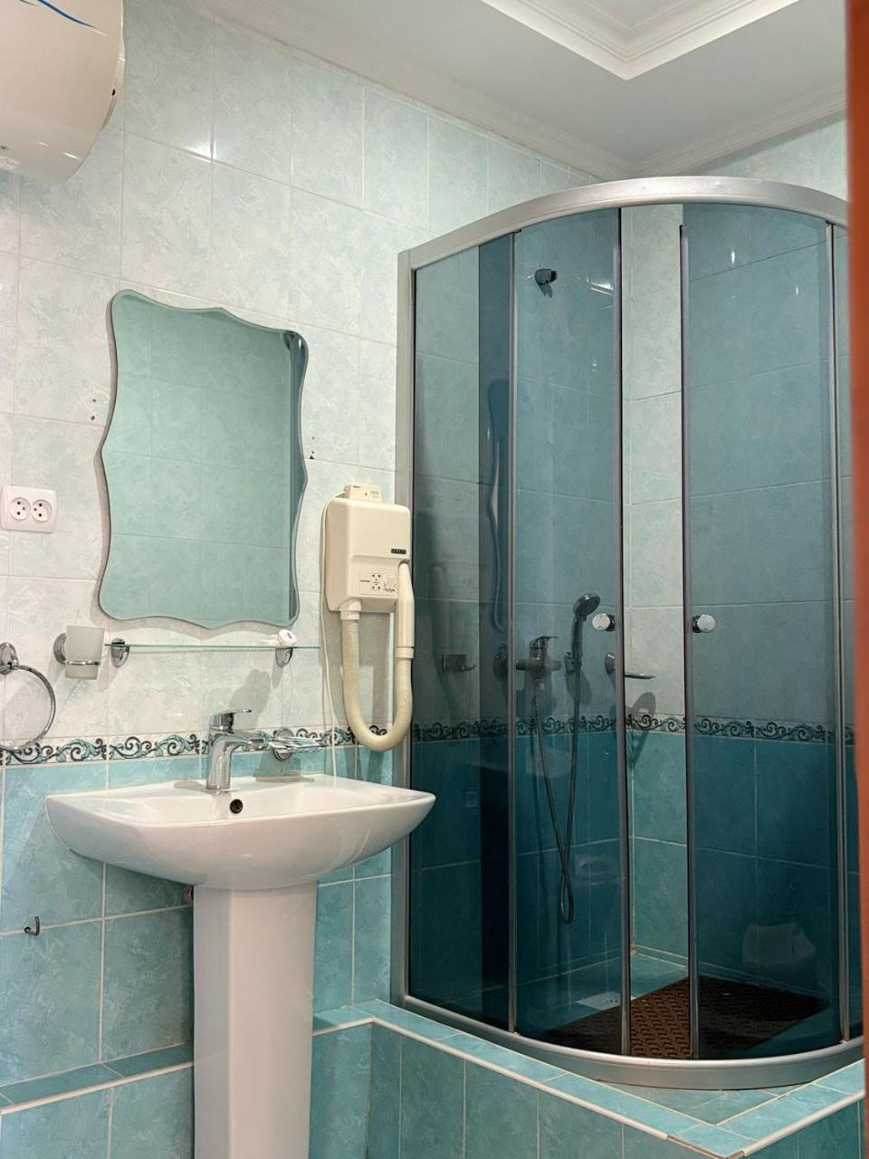 Hotel Tri Korony Cholpon-Ata Esterno foto
