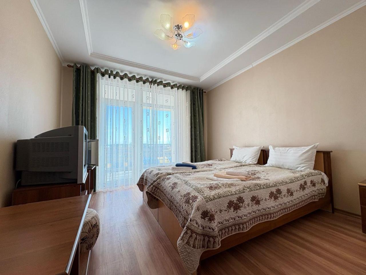 Hotel Tri Korony Cholpon-Ata Esterno foto